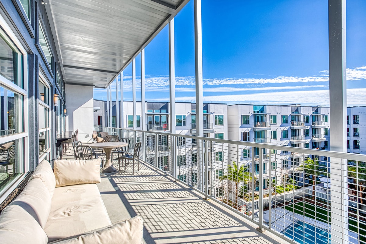 3682-07-Balcony_1200x800